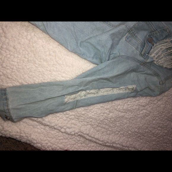 Distressed jean jacket SIZE: XL - Picture 4 of 5